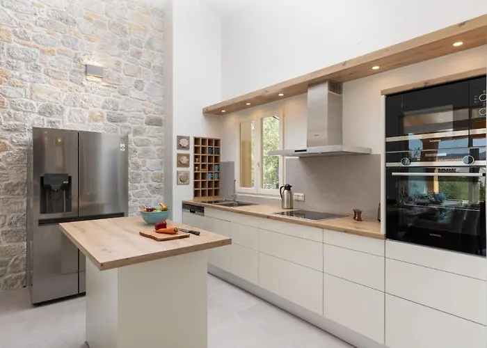 Apanemia By Kassiopi